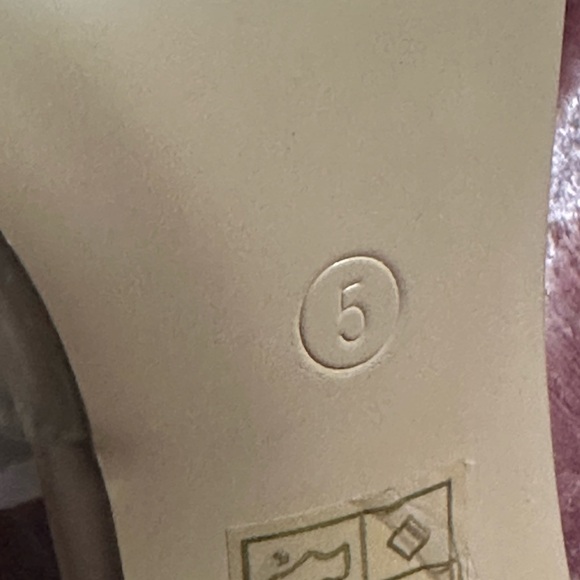 PrettyLittleThing, Nude/Clear, Size US7/UK5 - Picture 4 of 4